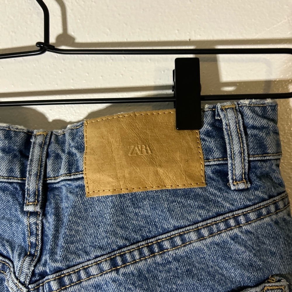 Zara High-Waisted Jean Shorts Size 4 - Picture 3 of 4